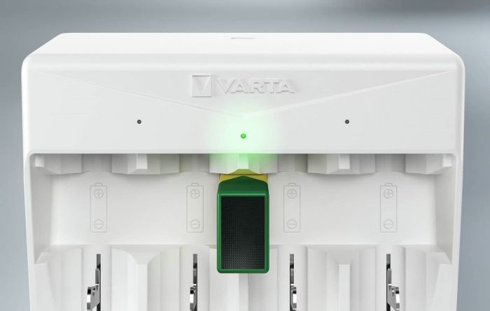 Зарядний пристрій VARTA Universal Charger для АА/ААА/C/D, 9V акумуляторів