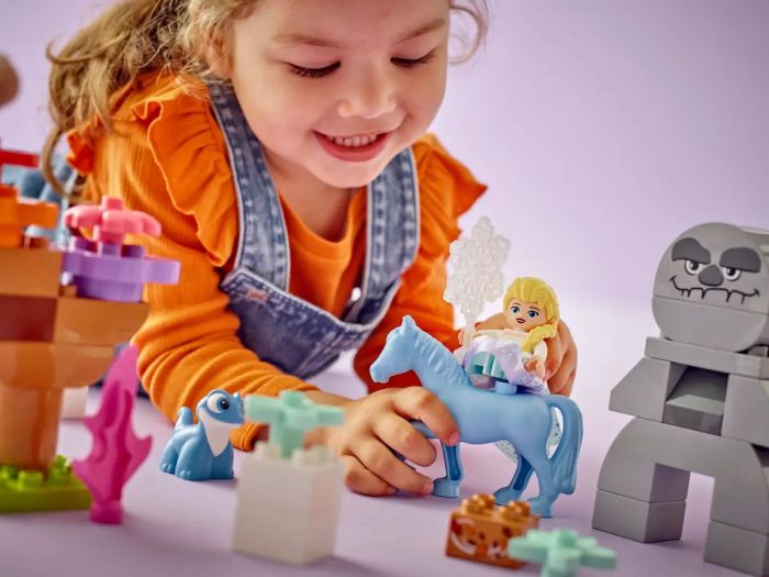 Конструктор LEGO DUPLO Disney Ельза й Бруні в Зачарованому лісі