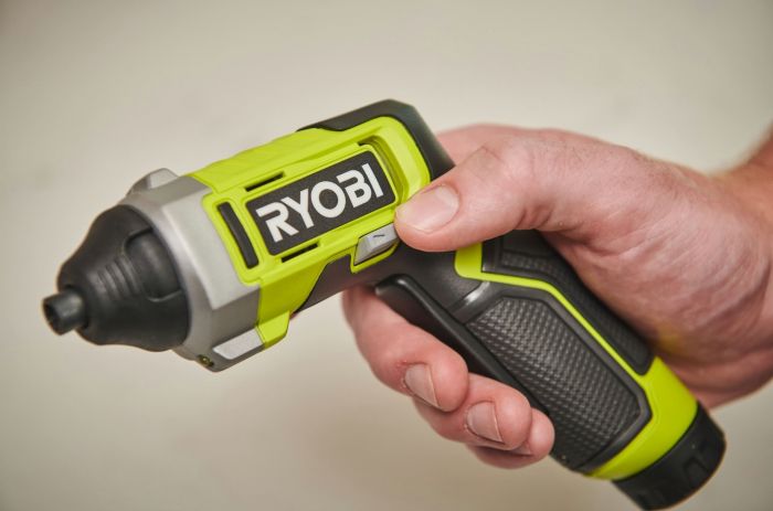 Викрутка акумуляторна Ryobi RSD4-120T 4В USB Lithium акб 1х2А·год 5Нм 200об·хв кейс для зберігання 10 насадок 0.37кг