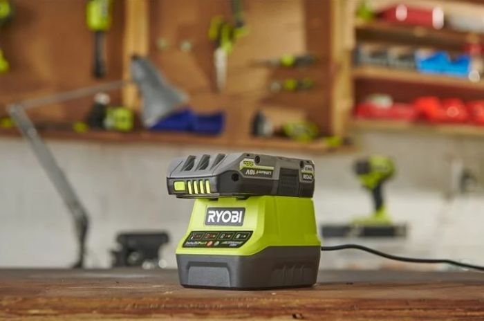 Зарядний пристрій ONE+ Ryobi RC18-120 18В 2А (unpacked)