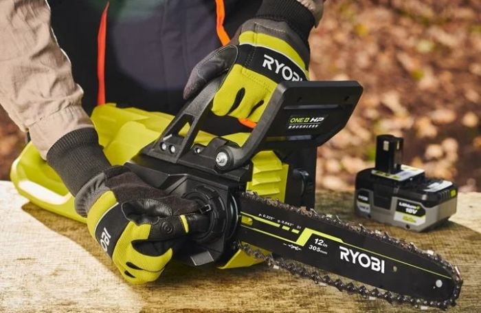 Пила ланцюгова акумуляторна Ryobi ONE+ HP RY18CSX30A-150 18B 1х5А·год ЗП шина 30см безщіткова 13.2м/с 3.2кг