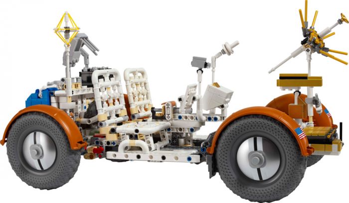 Конструктор LEGO Technic Місячний автомобіль NASA Apollo