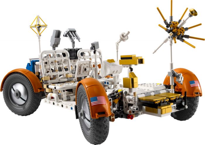 Конструктор LEGO Technic Місячний автомобіль NASA Apollo