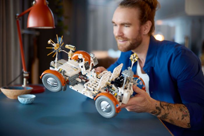 Конструктор LEGO Technic Місячний автомобіль NASA Apollo