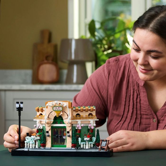 Конструктор LEGO Icons Французька кав'ярня