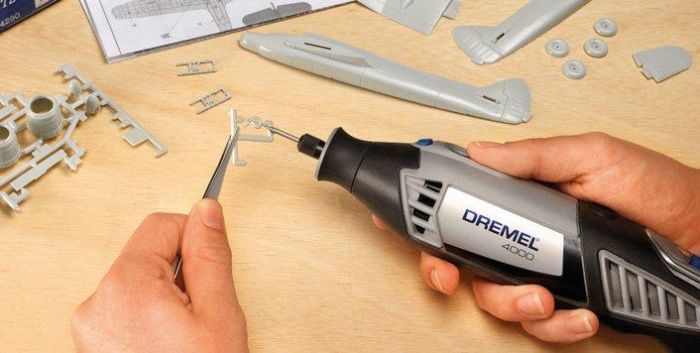 Шліфувально-гравірувальна машина Dremel 4000-1/45, 175Вт, 5000-35000об/хв, 45 насадок, 0.66кг