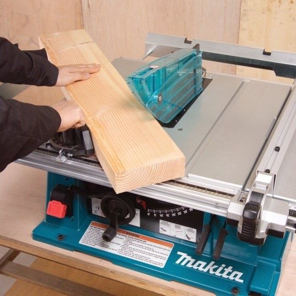 Пила циркулярна Makita 2704, 1650Вт, 260мм, 34.9 кг