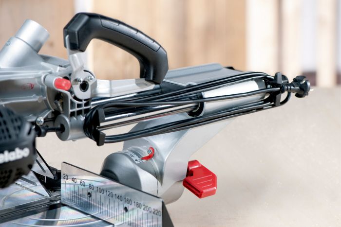 Пила торцовочна Metabo KGS 305 M