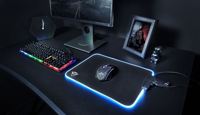 Ігрова поверхність Trust GXT 765 Glide-Flex RGB Mouse Pad with USB Hub Black