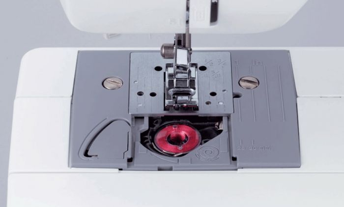 Швейна машина BROTHER Vitrage M75, електромех., 51 Вт, 25 швейних операцій, петля полуавтомат, білий