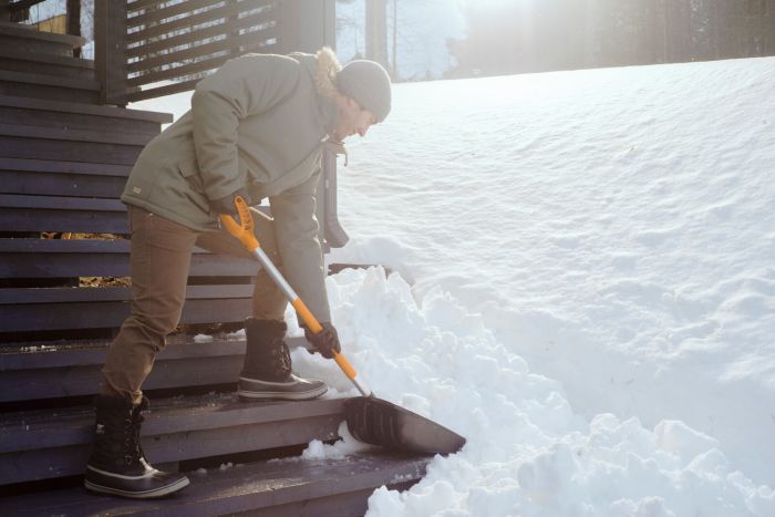 Fiskars Лопата для снігу SnowXpert 131см, 1400г