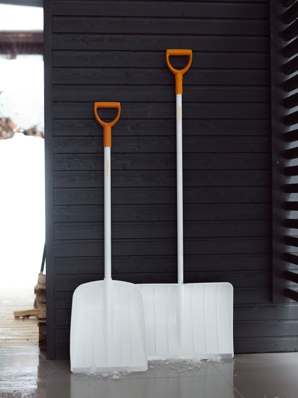 Fiskars Лопата для снігу SnowXpert 152см, 1600г