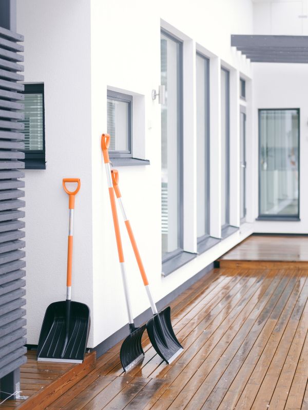 Fiskars Скрепер для снігу SnowXpert