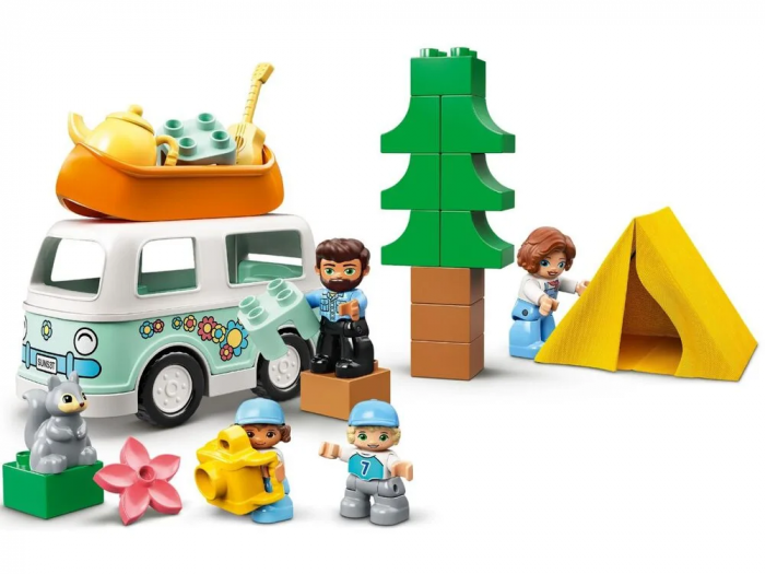 Конструктор LEGO DUPLO Сімейний кемпінг 10946