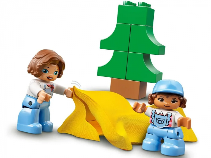 Конструктор LEGO DUPLO Сімейний кемпінг 10946