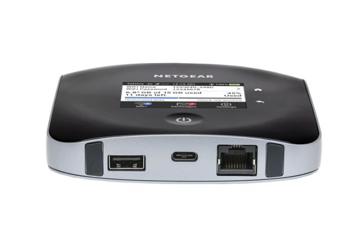 Мобільний маршрутизатор NETGEAR MR2100 Nighthawk M2 AC2000, 4G LTE, 1xGE LAN / WAN, 1xUSB-C, 1xUSB 2.0, 2xTS
