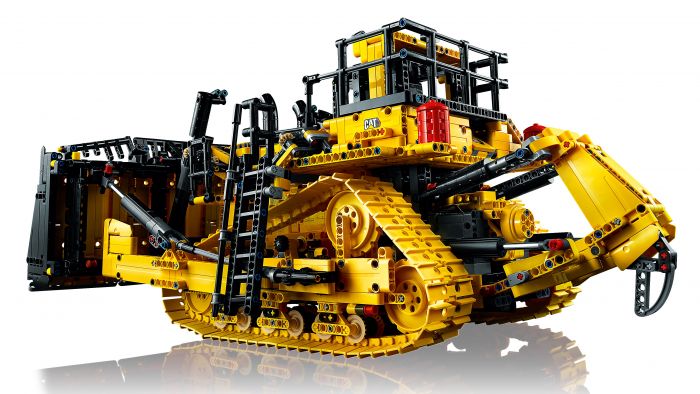 Конструктор LEGO Technic Бульдозер Cat D11 на пульті управління 42131