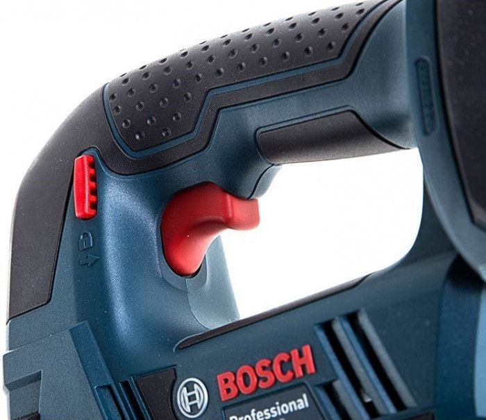 Лобзик Bosch GST 18 V-LI B, акум., 18В, 4.0Ah, хід 23мм, 2.4кг