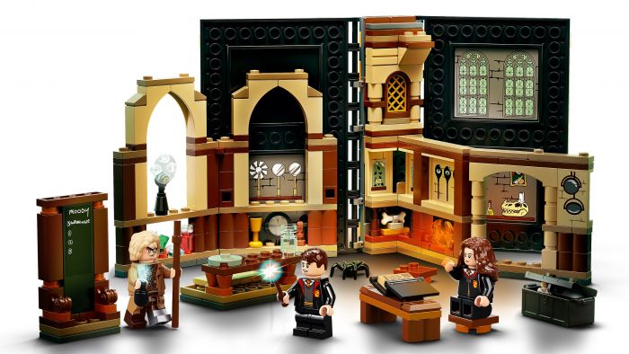 Конструктор LEGO Harry Potter TM У Гоґвортсі: уроки захисту від темних мистецтв 76397