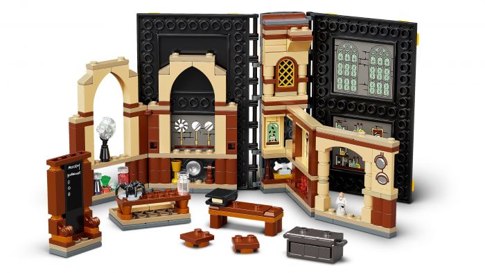 Конструктор LEGO Harry Potter TM У Гоґвортсі: уроки захисту від темних мистецтв 76397