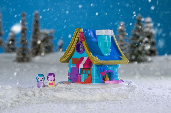 Ігрова фігурка Jazwares Nanables Small House Зимовий дивосвіт, Книгарня Біля каміна