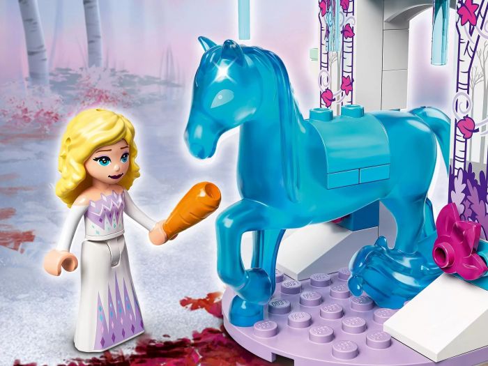 Конструктор LEGO Disney Princess Ельза та крижана конюшня Нокка 43209