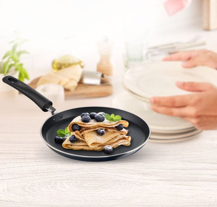 Сковорода Tefal Generous Cook для млинців, 25 см, покриття Titanium, індукція, Thermo-Spot, алюм., чорний