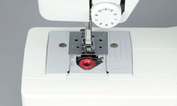 Швейна машина Brother Artwork 31 SE, 51 Вт, 17 швейних операцій, петля полу автомат, біло/чорний