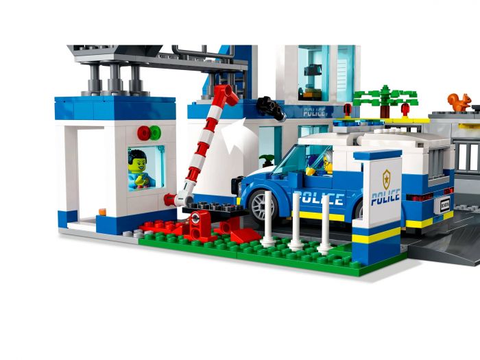 Конструктор LEGO City Поліцейська дільниця