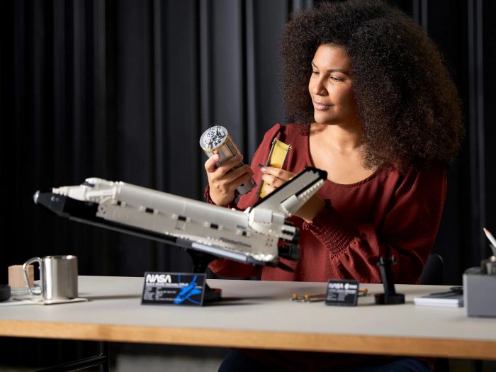 Конструктор LEGO Icons NASA: Космічний шатл "Діскавері”