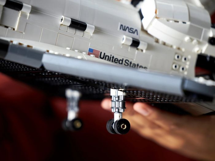 Конструктор LEGO Icons NASA: Космічний шатл "Діскавері”