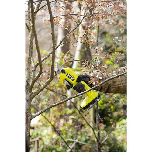 Секатор Ryobi RY18SCA-115P, акумуляторний ONE+, 18В, АКБ 1.5 Ач, до 25 мм, з кобурою та точильним каменем