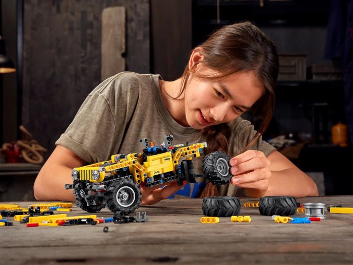 Конструктор LEGO Technic Jeep Wrangler