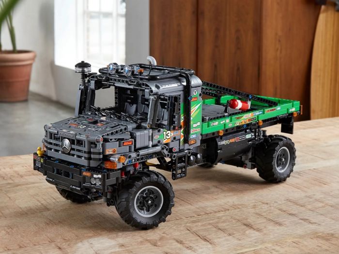 Конструктор LEGO Technic Повнопривідна вантажівка для випробувань Mercedes-Benz Zetros