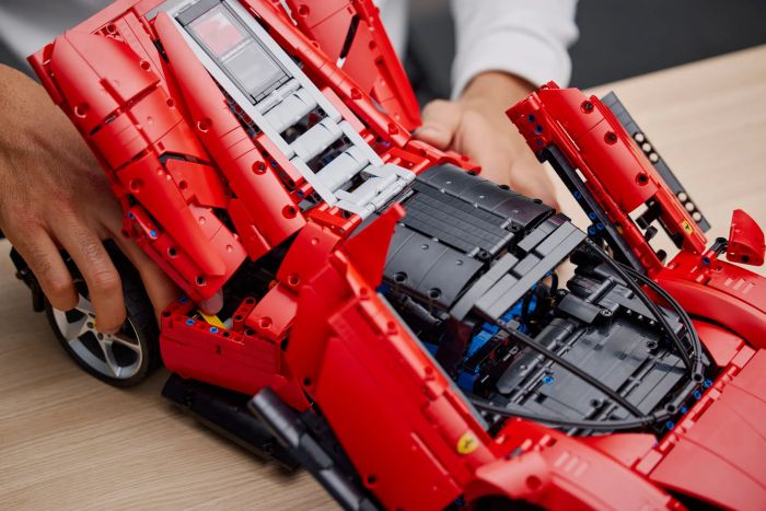 Конструктор LEGO Technic Ferrari Daytona SP3