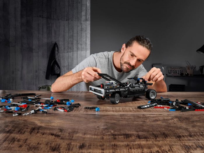 Конструктор LEGO Technic Dodge Charger Домініка Торетто