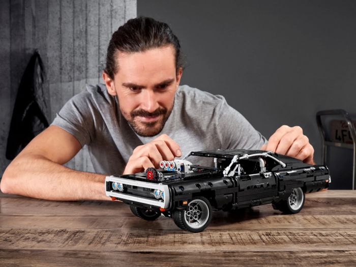 Конструктор LEGO Technic Dodge Charger Домініка Торетто