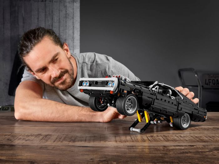 Конструктор LEGO Technic Dodge Charger Домініка Торетто