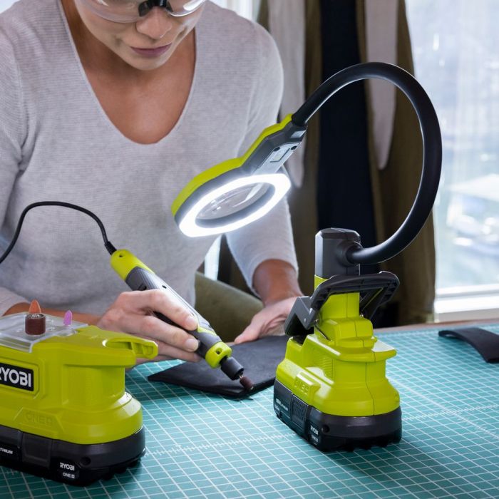 Ліхтар Ryobi RML18-0,18В ONE+, 500 лм, 2 режими, гнучка штанга, збільшувальна лінза 86 мм (без АКБ та ЗУ)