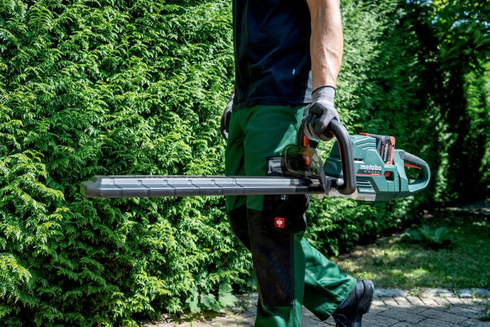 Кусторіз акумуляторний Metabo HS 18 LTX BL 75, 18В, 75см, крок різу 21мм, довина різу 70см, 4.4кг, без АКБ та ЗП