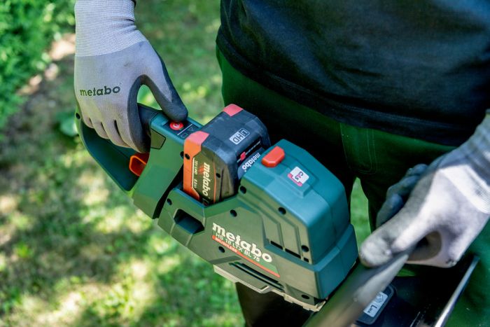 Кусторіз акумуляторний Metabo HS 18 LTX BL 55, 18В, 55см, крок різу 21мм, довжина різу 50см, 4кг, без АКБ та ЗП