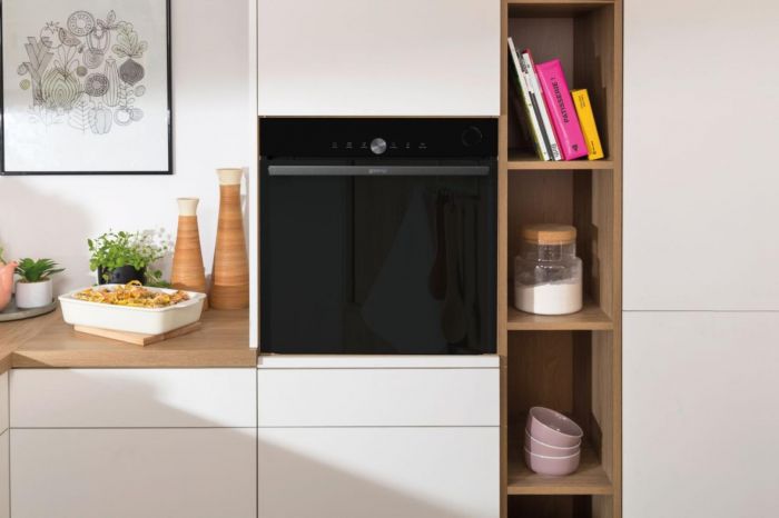 Духова шафа Gorenje електрична, 77л, A+, пара, дисплей, Wi-Fi, чорний