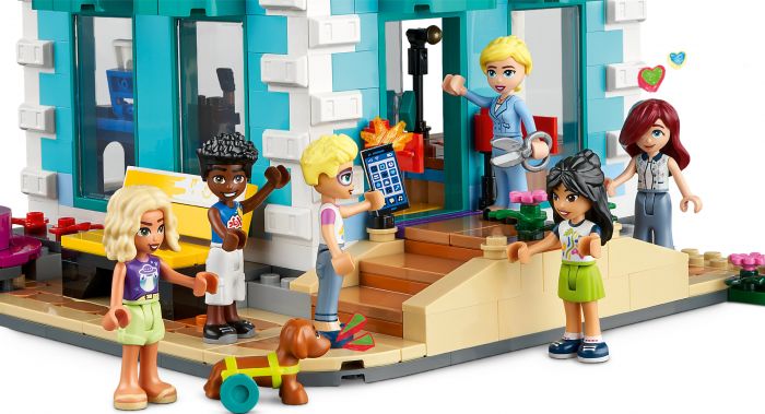 Конструктор LEGO Friends Хартлейк-Сіті. Громадський центр