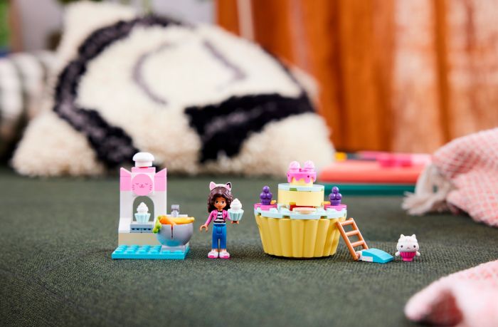 Конструктор LEGO Gabby's Dollhouse Весела випічка з Кексиком