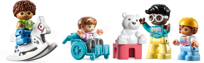 Конструктор LEGO DUPLO Town Життя в дитячому садку