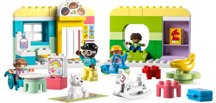 Конструктор LEGO DUPLO Town Життя в дитячому садку