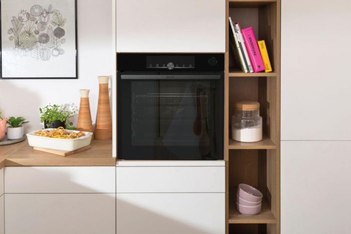 Духова шафа Gorenje електрична, 77л, A+, пара, дисплей, 300 °C, Wi-Fi, чорний