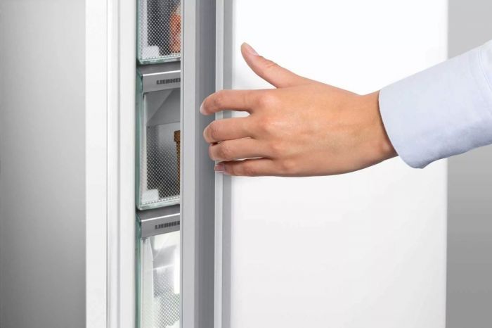 Холодильник Liebherr з нижн. мороз., 201.5x59.7х67.5, холод.відд.-266л, мороз.відд.-94л, 2дв., А, NF, диспл внутр., білий