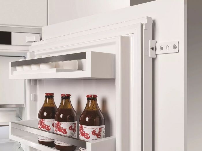 Холодильник Liebherr вбудований з нижн. мороз., 177x54.1х54.5, холод.відд.-182л, мороз.відд.-69л, 2дв., A+, NF, диспл внутр., білий