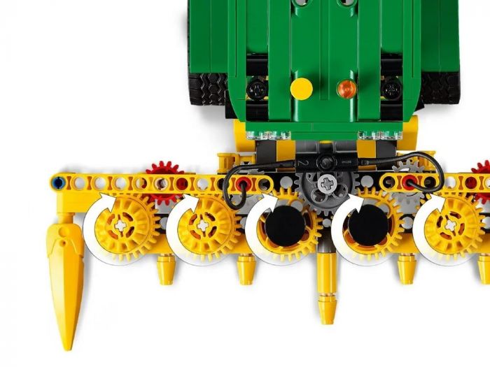 Конструктор LEGO Technic Кормозбиральний комбайн John Deere 9700